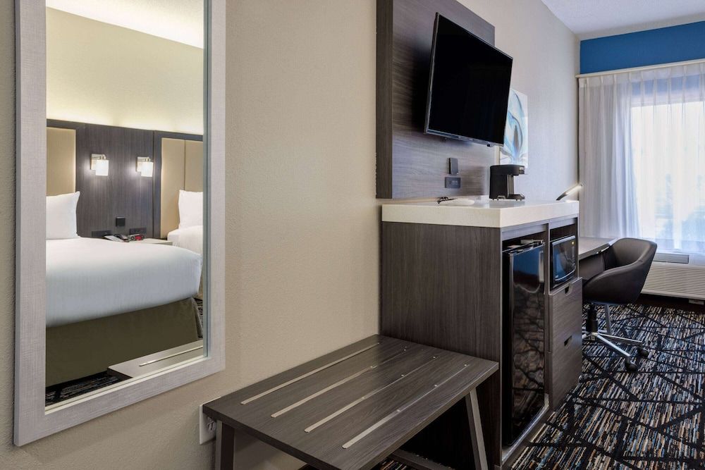 Room, 1 King Bed, Accessible, Bathtub