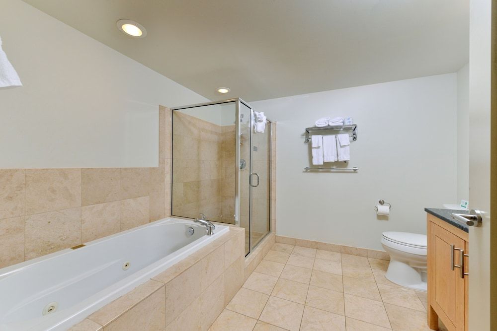 Classic Studio, 1 King Bed, Jetted Tub