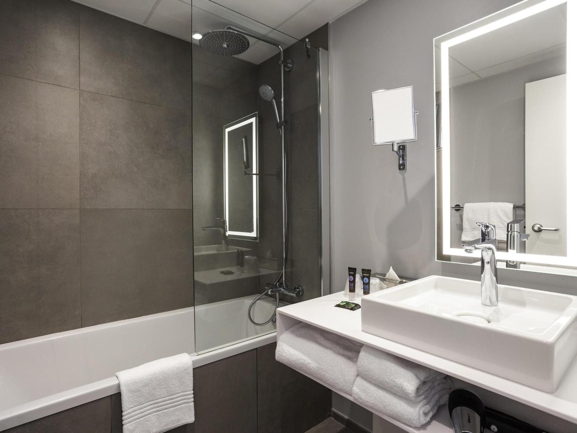 Junior Suite with double bed and 2-person sofa- bed