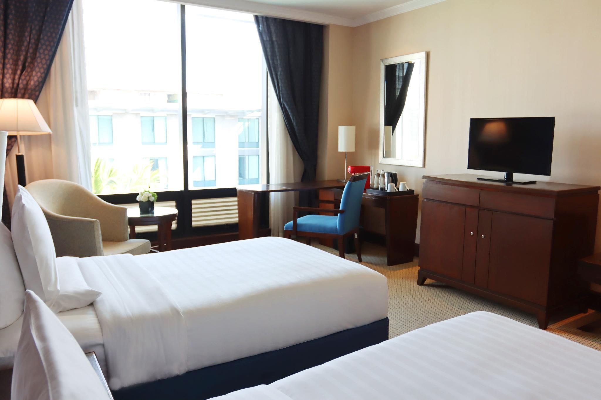 2 Single Beds, Club Access