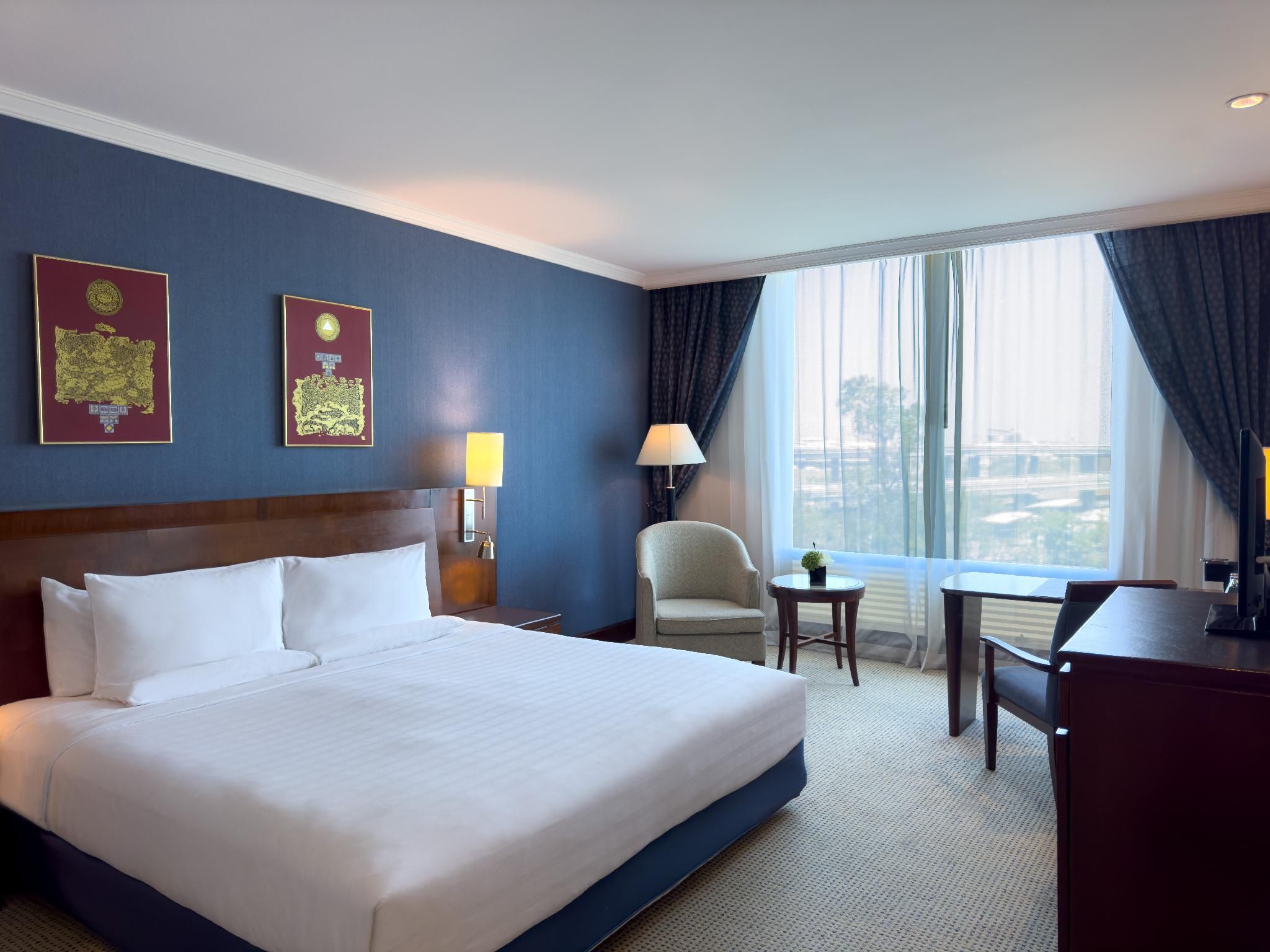 1 King Bed, City View