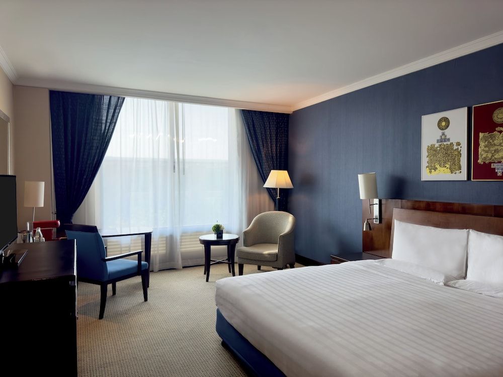 Room, 1 King Bed (Club Access)