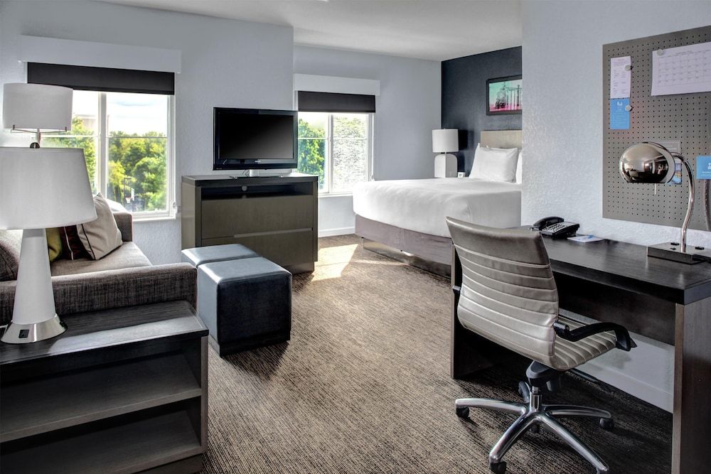 Studio, 1 Queen Bed, Accessible, Bathtub