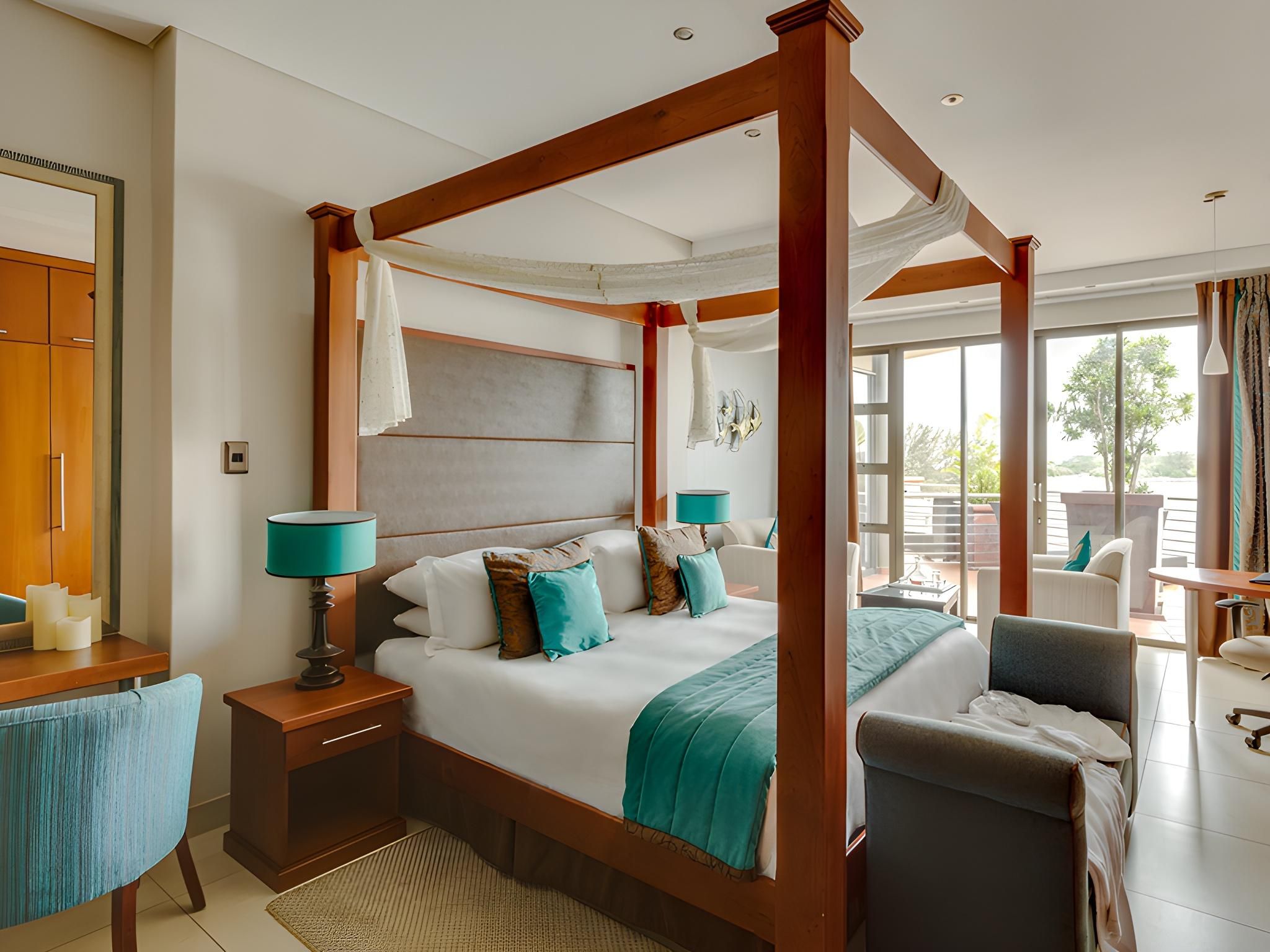 BON Hotel Waterfront Richards Bay Deluxe King Suite