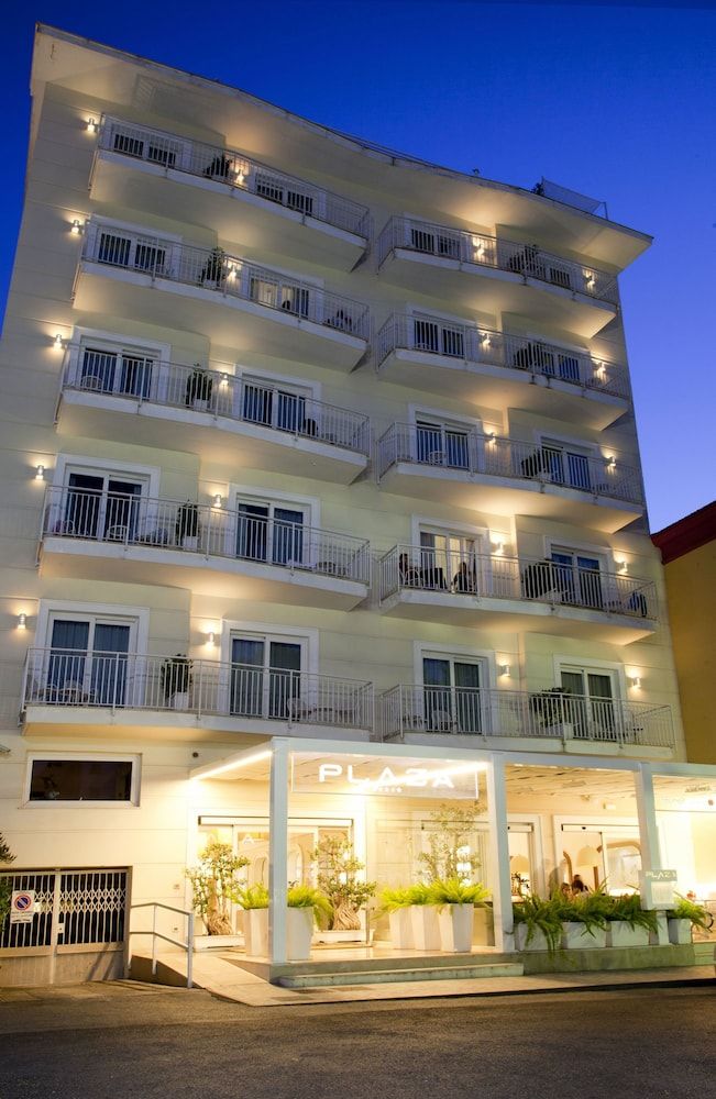 undefined Hotel Plaza 4