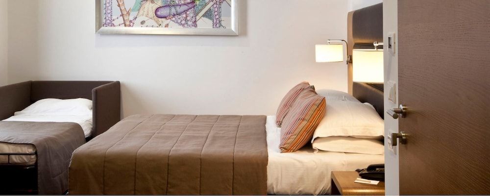 Hotel Plaza Triple Room 4