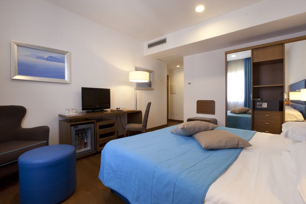 undefined Hotel Plaza 3