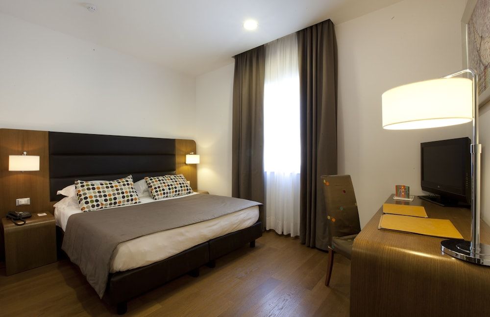 undefined Hotel Plaza 2