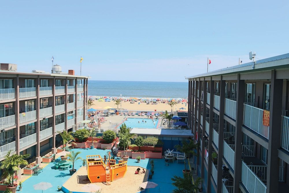 Flagship Oceanfront Hotel Courtyard Room, 2 Double Beds, 1st Floor 4