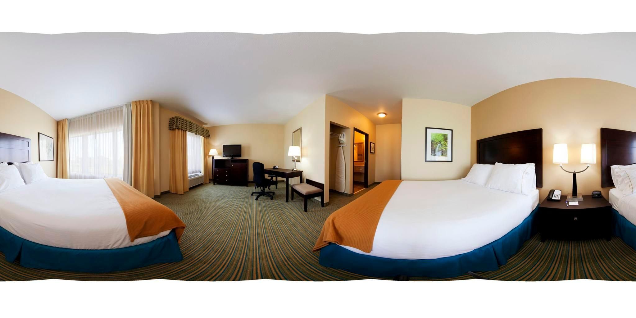 1 King Bed Standard Communications Accessible