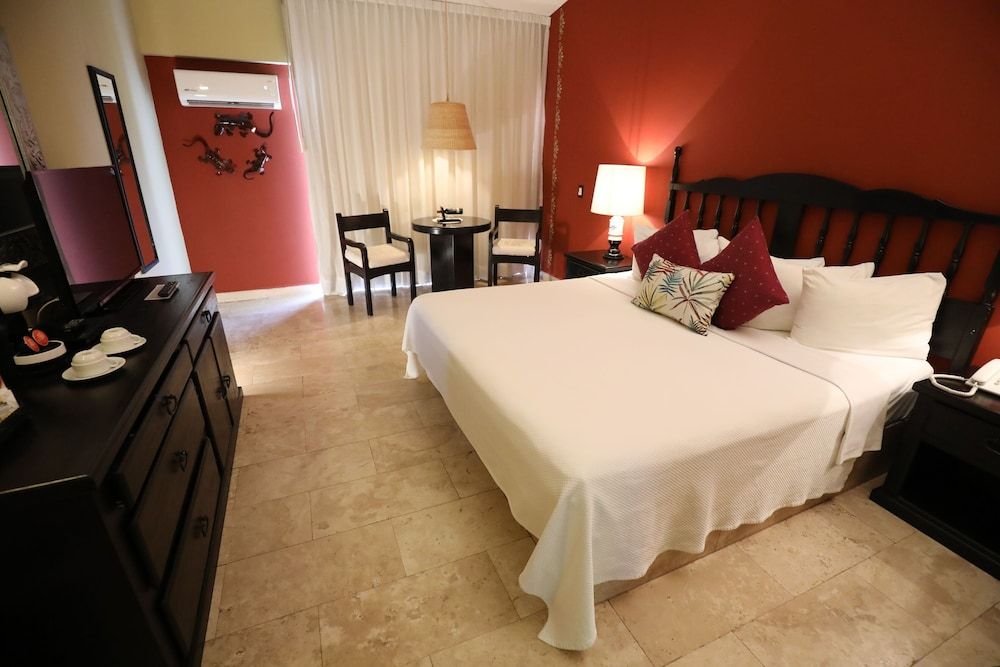 Hotel Montetaxco Standard Room, 1 King Bed, Garden View 7