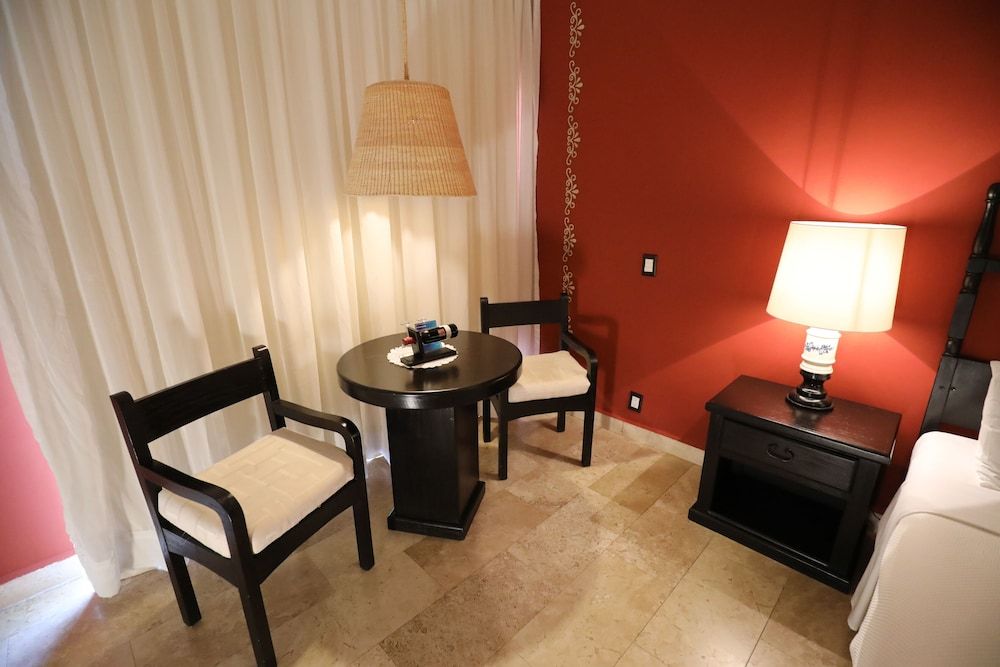 Hotel Montetaxco Standard Room, 1 King Bed, Garden View 11