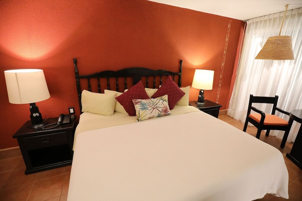 Hotel Montetaxco Standard Room, 1 King Bed, Garden View 4