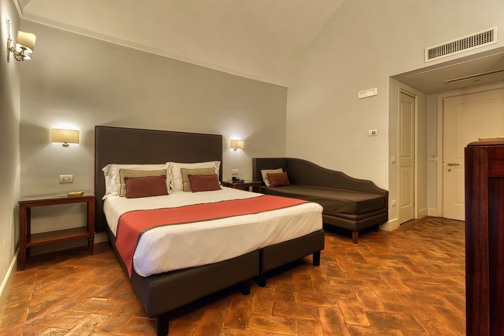 Decumani Hotel De Charme Comfort Triple Room 2
