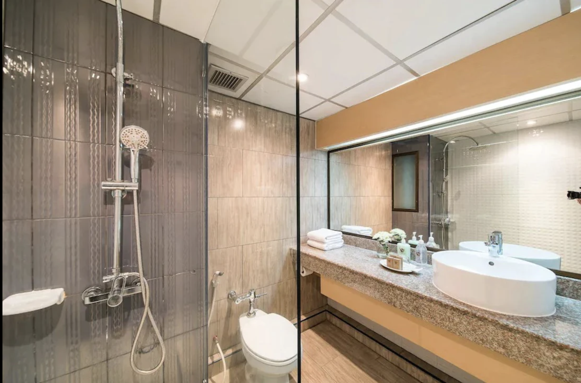 Superior Twin Pool View