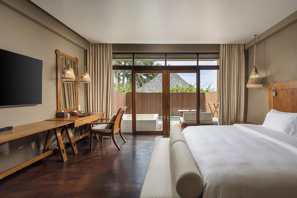 Silavadee Pool Spa Resort Deluxe Room, Jetted Tub 2