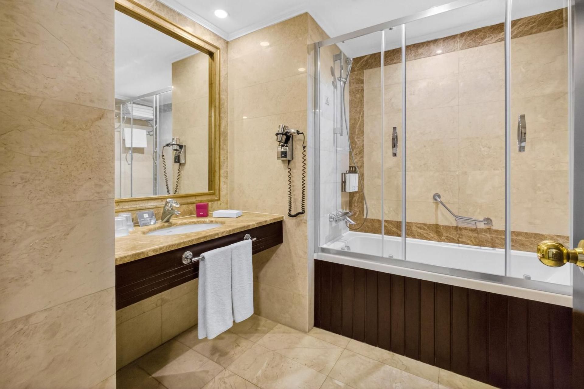 Crowne Plaza Istanbul - Old City by IHG Standard Room 23