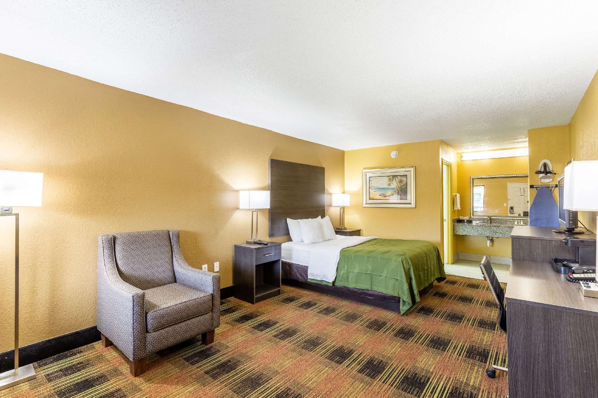 1 Queen Bed, Nonsmoking