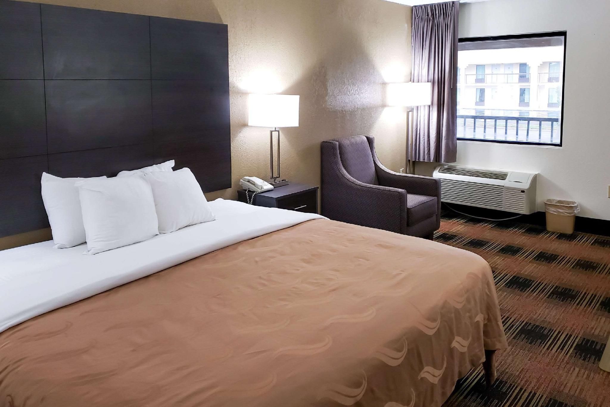 1 King Bed, Smoking