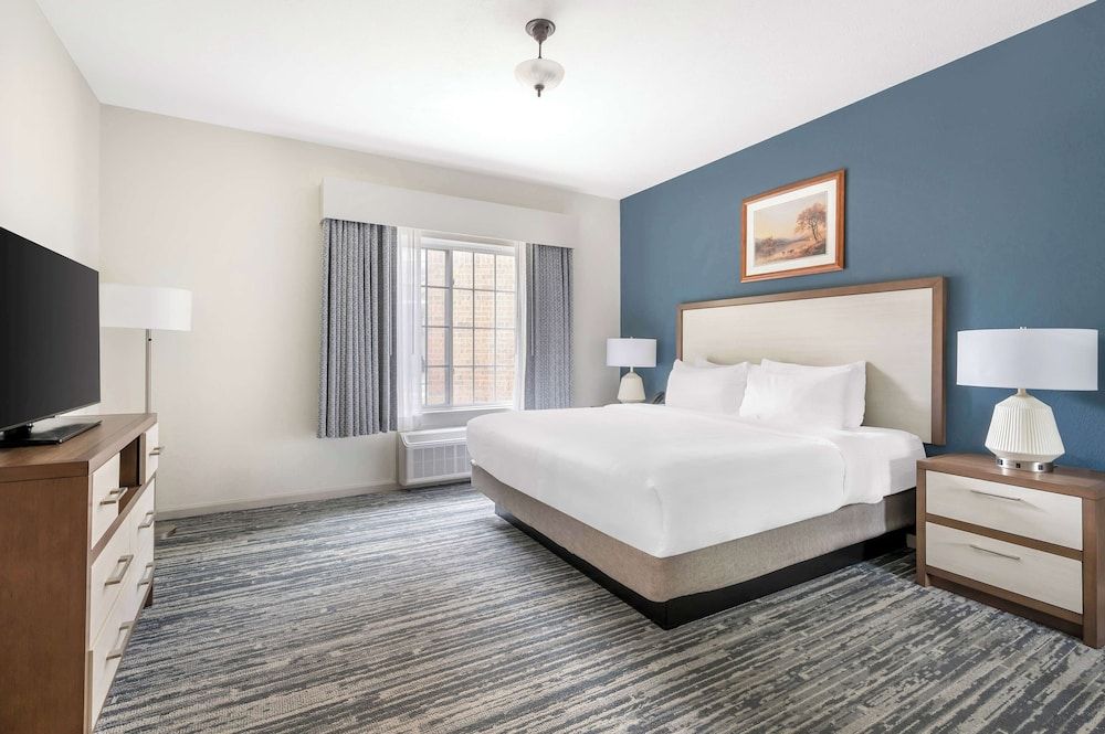 Hilton Vacation Club Varsity Club South Bend, IN 2 Bedroom 2 Kg Suite W/balcony Full Kitchen