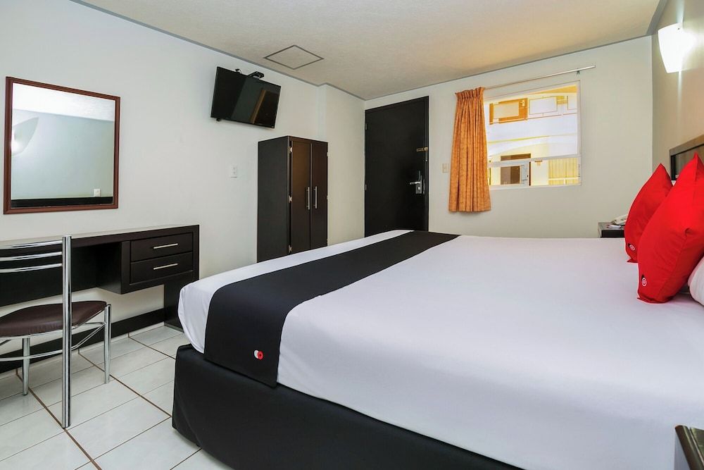 Capital O Hotel Victoria Morelia Superior Room, 1 King Bed 4