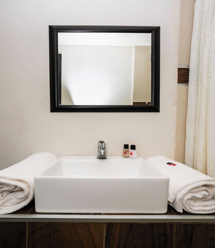 Capital O Hotel Victoria Morelia Standard Room, 1 Double Bed 6