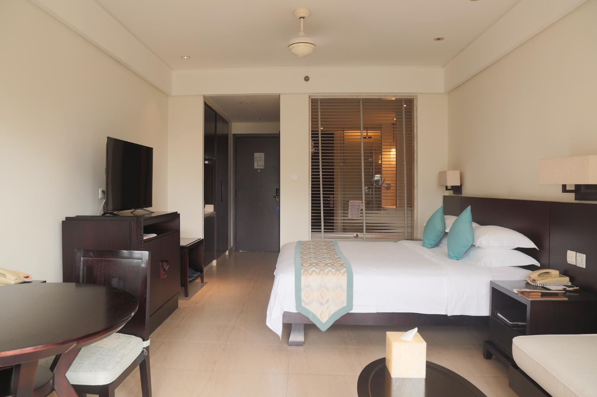 Leisure Queen Room
