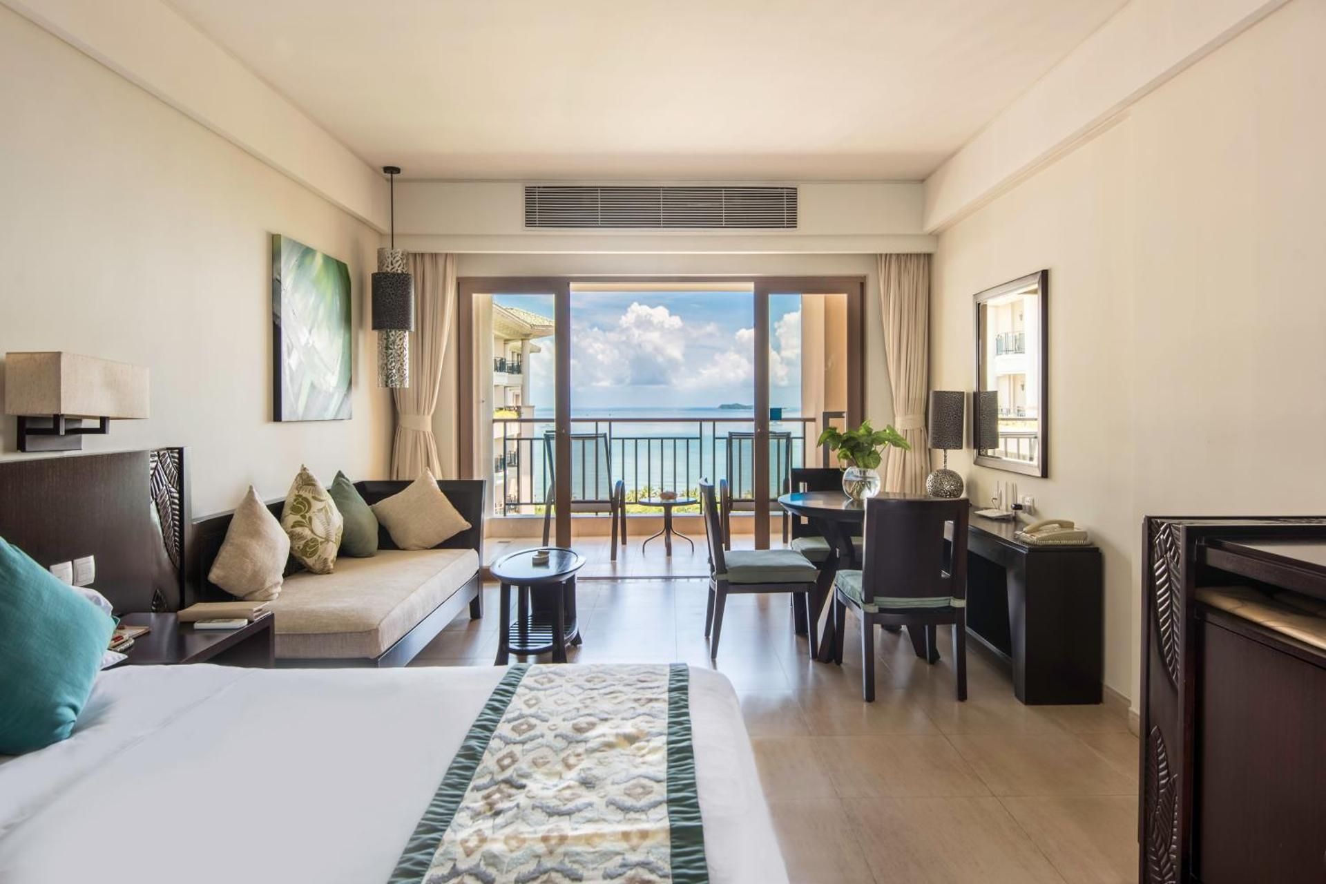 Supreme Seaview Twin Room