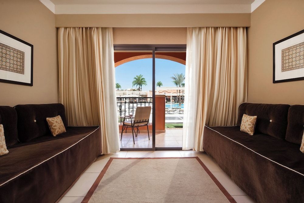 JAZ Neo Dar El Madina Family Room, 2 Twin Beds, Pool View 3