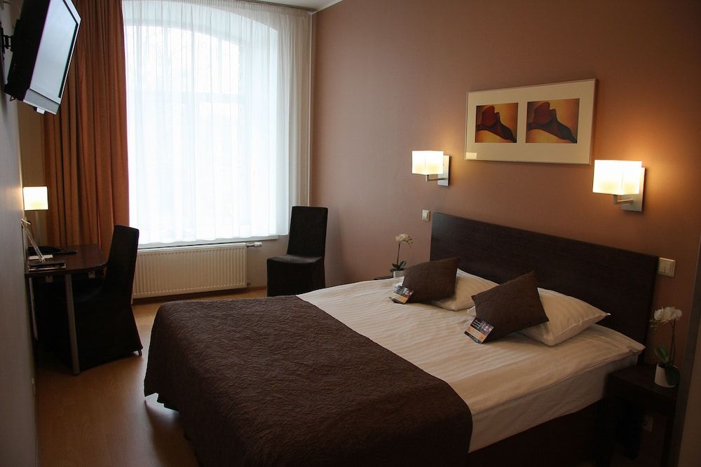 Double or Twin Room (Single Use)