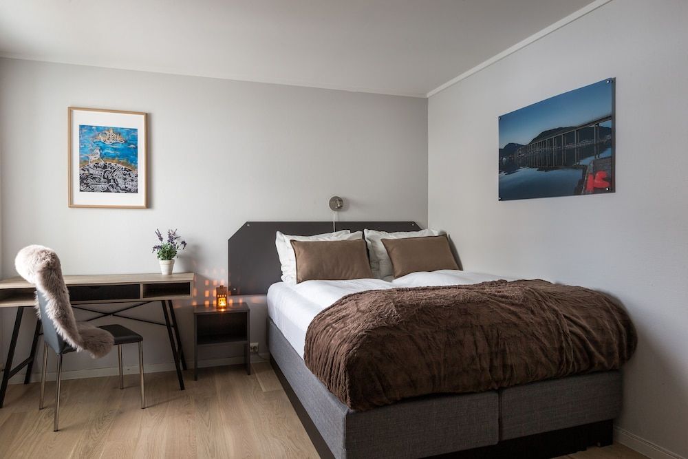 undefined Enter Viking Hotel 3