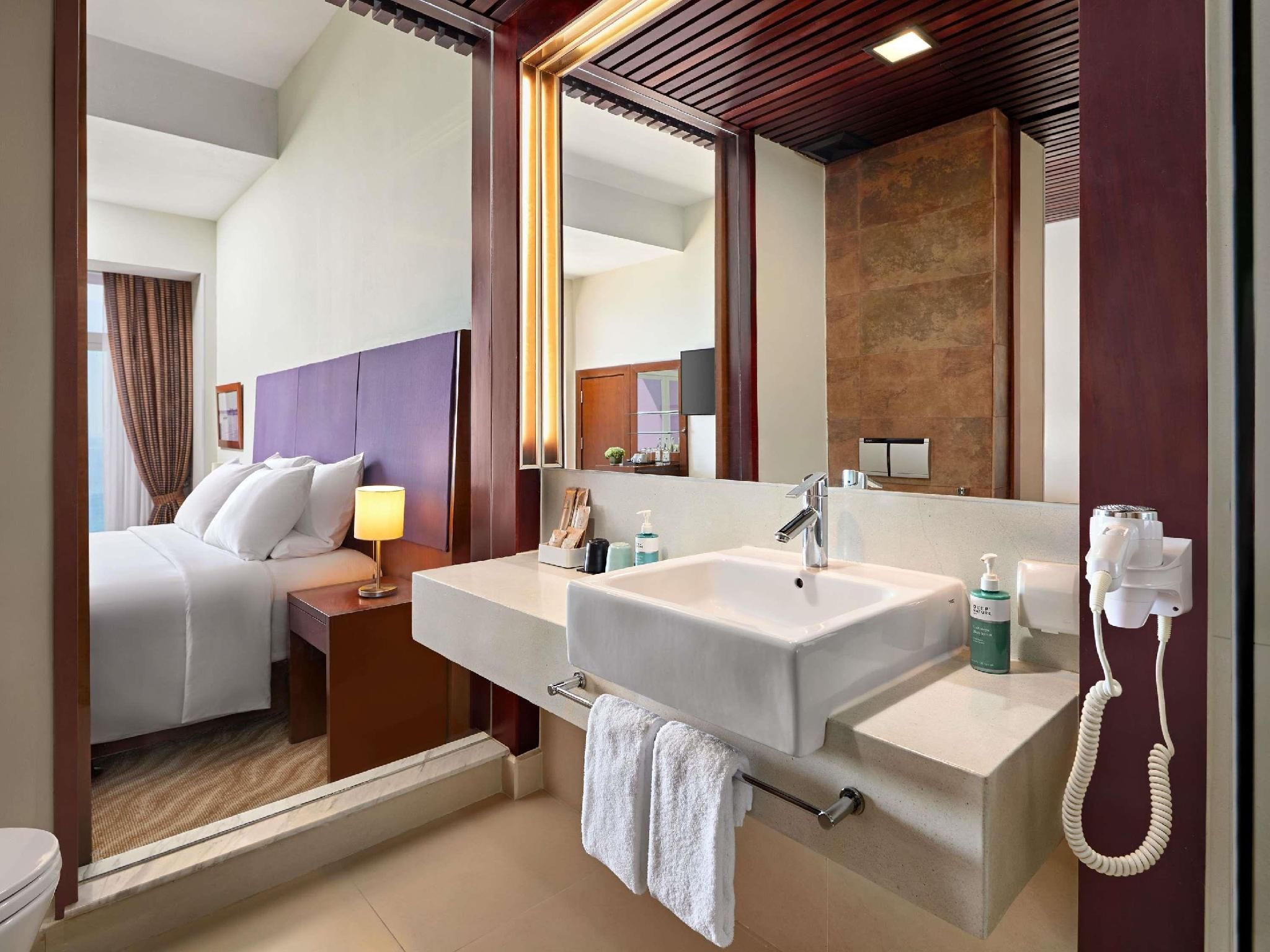 Junior Suite with 1 King-Size Bed Ocean View