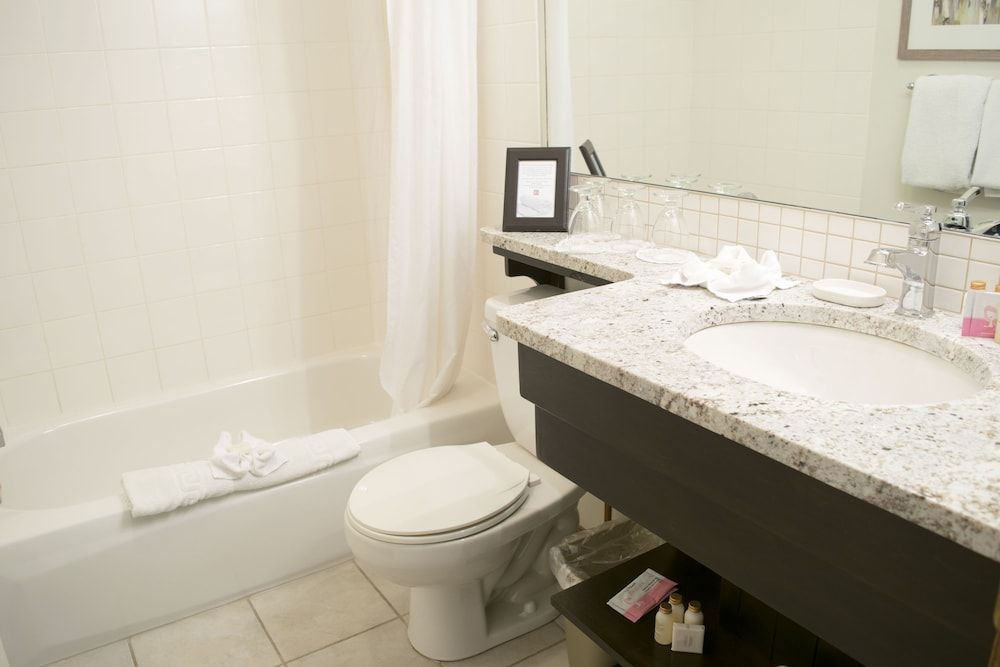 The Georgetown Inn Room, 2 Queen Beds 4