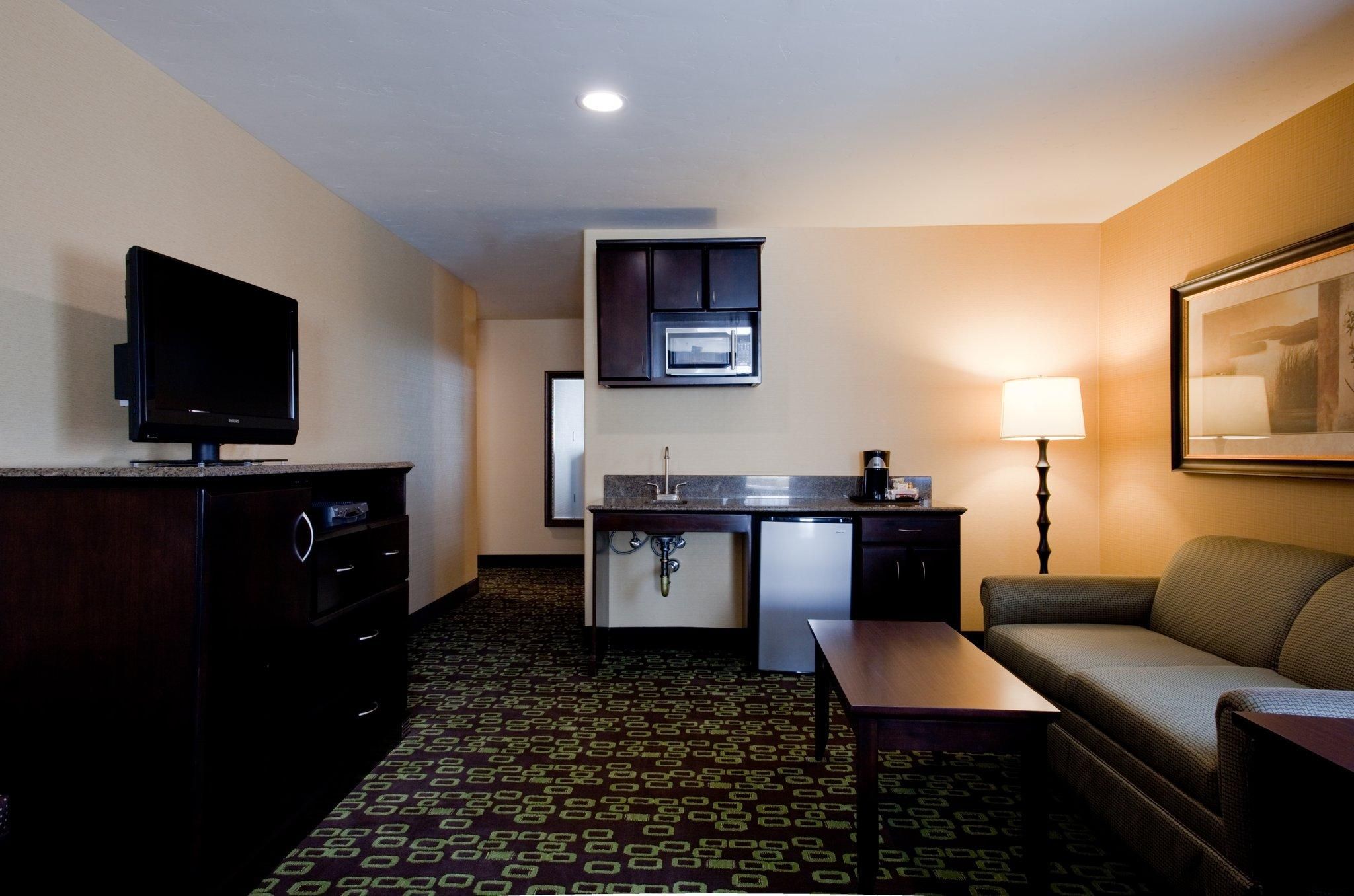 1 King Suite Communications Mobility Accessible Tub
