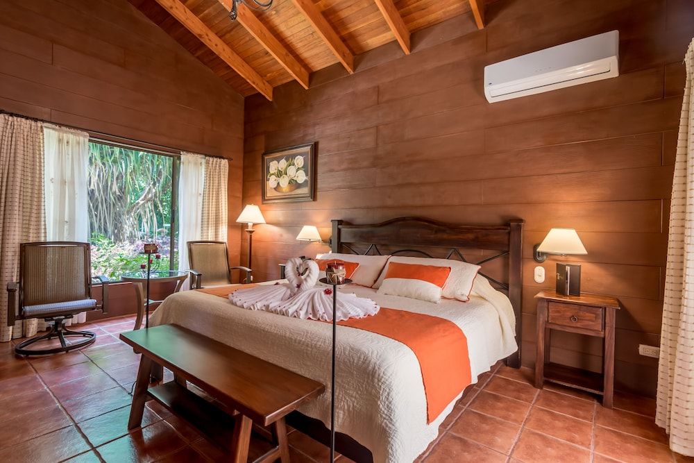 Romantic Villa, Jetted Tub
