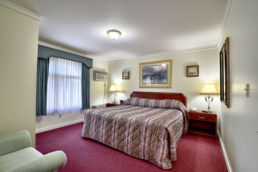 Office (Main) Building Executive Suites
