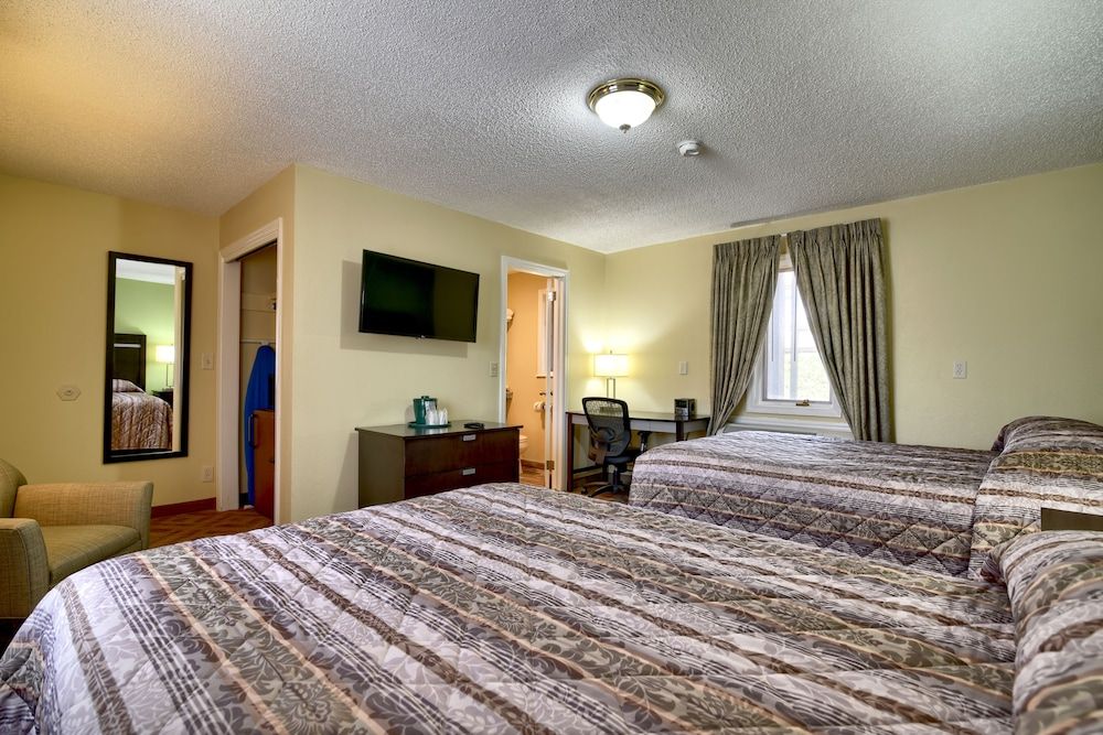 Roosevelt Inn and Suites Saratoga Springs Lawn View Room 2 Double Beds 3