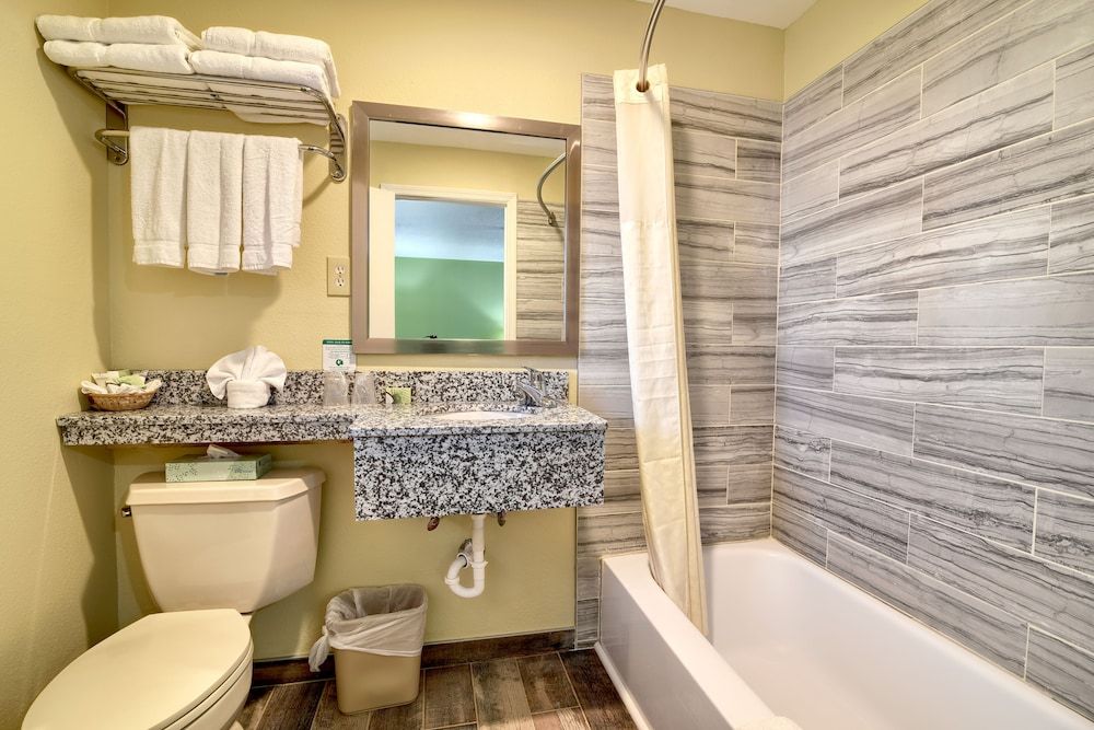 Roosevelt Inn and Suites Saratoga Springs Lawn View Room 2 Double Beds 4