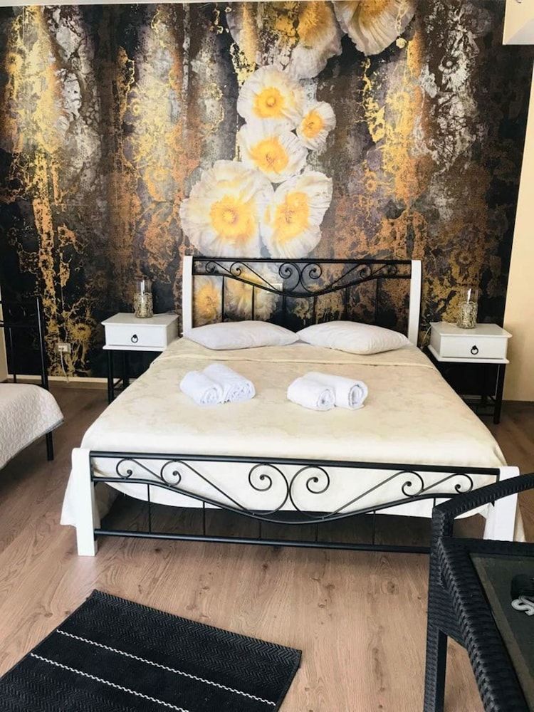 PRince Residence Apartments Studio, Kitchen, Garden View 4