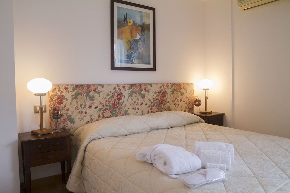 PRince Residence Apartments Studio, Kitchen, Garden View