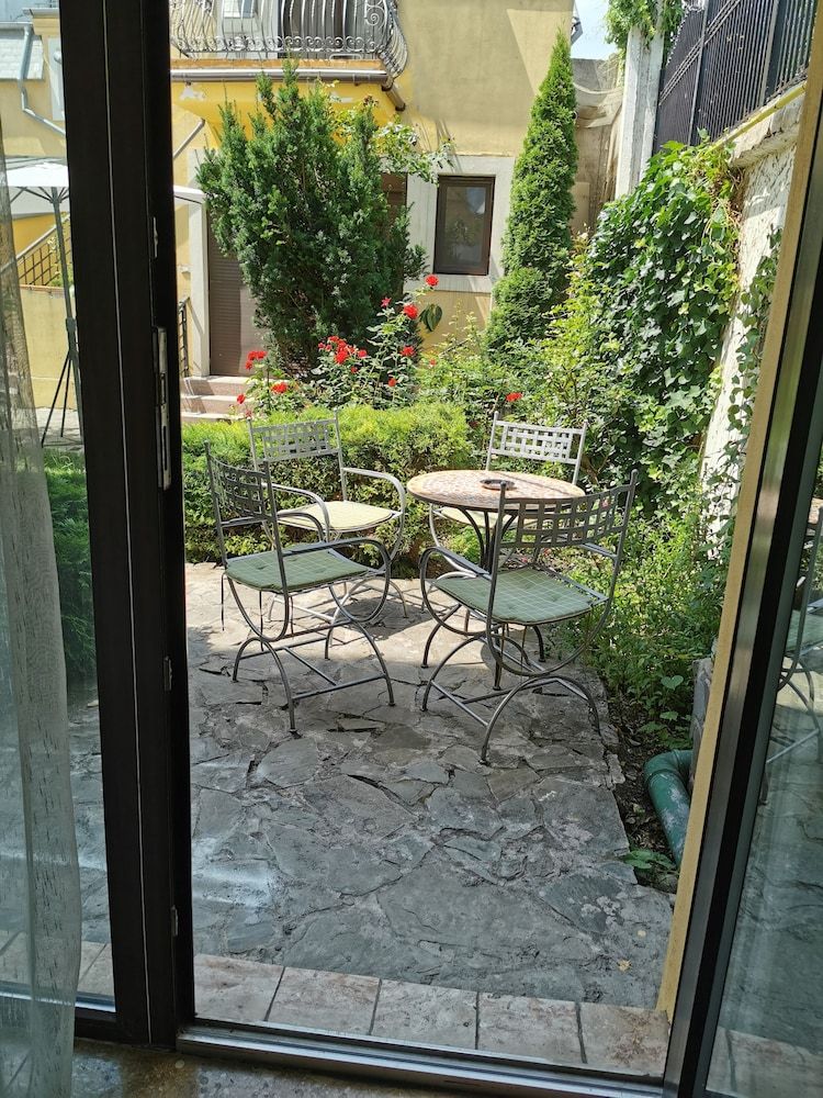 PRince Residence Apartments Studio, Kitchen, Garden View 10