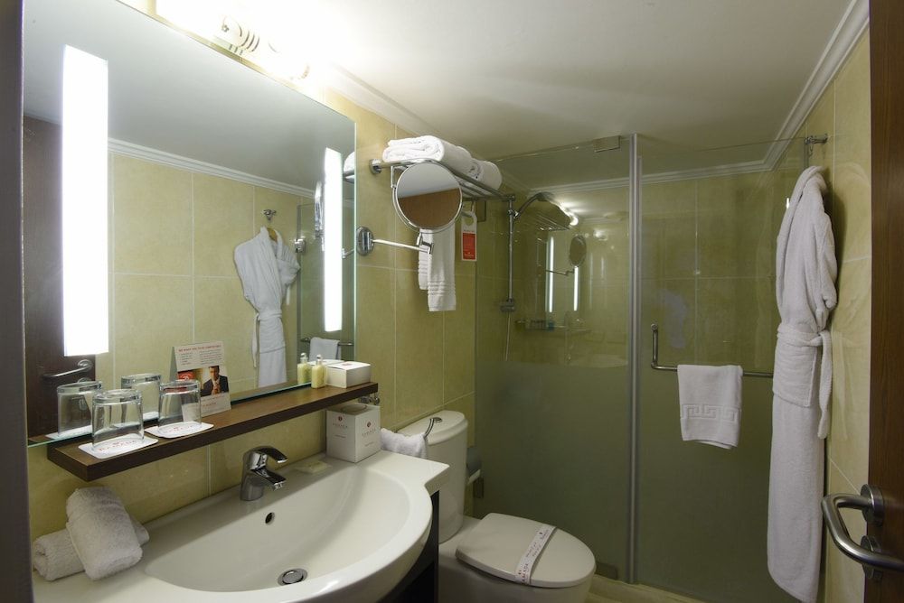 Ramada by Wyndham Downtown Beirut Room, 2 Twin Beds, Non Smoking 2