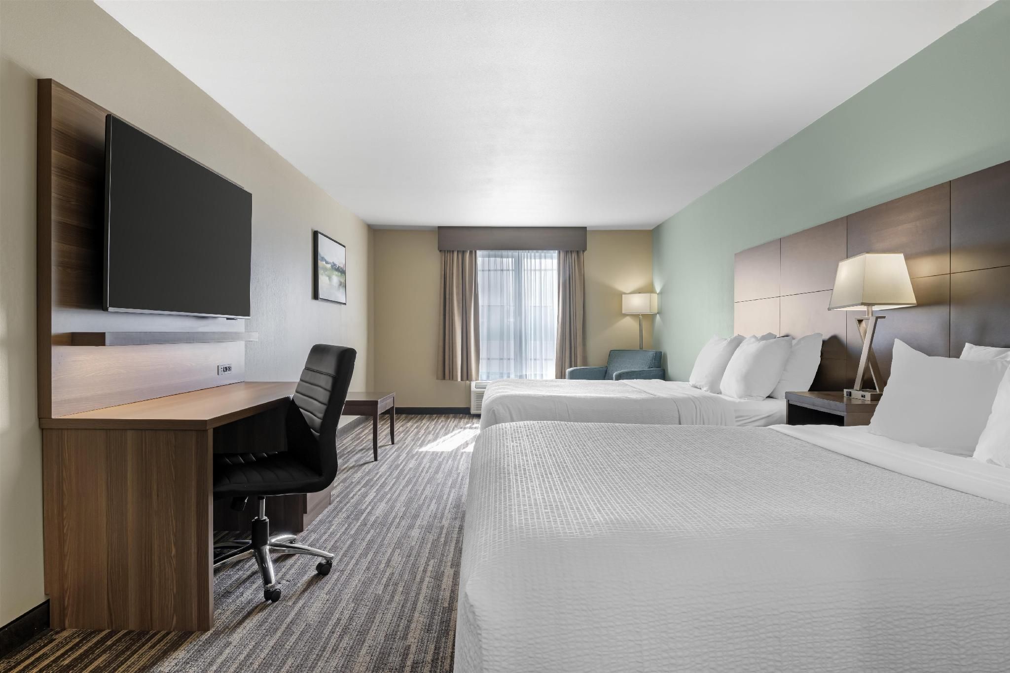 2 Queen Beds, Non-smoking, Work Desk, Mini Fridge, Wi-fi, Shower Only, Full Breakfast