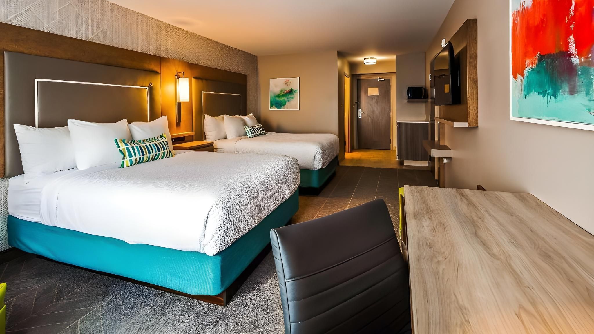 Accessibility - 2 Queens, Roll-in Shower, Nonsmoking