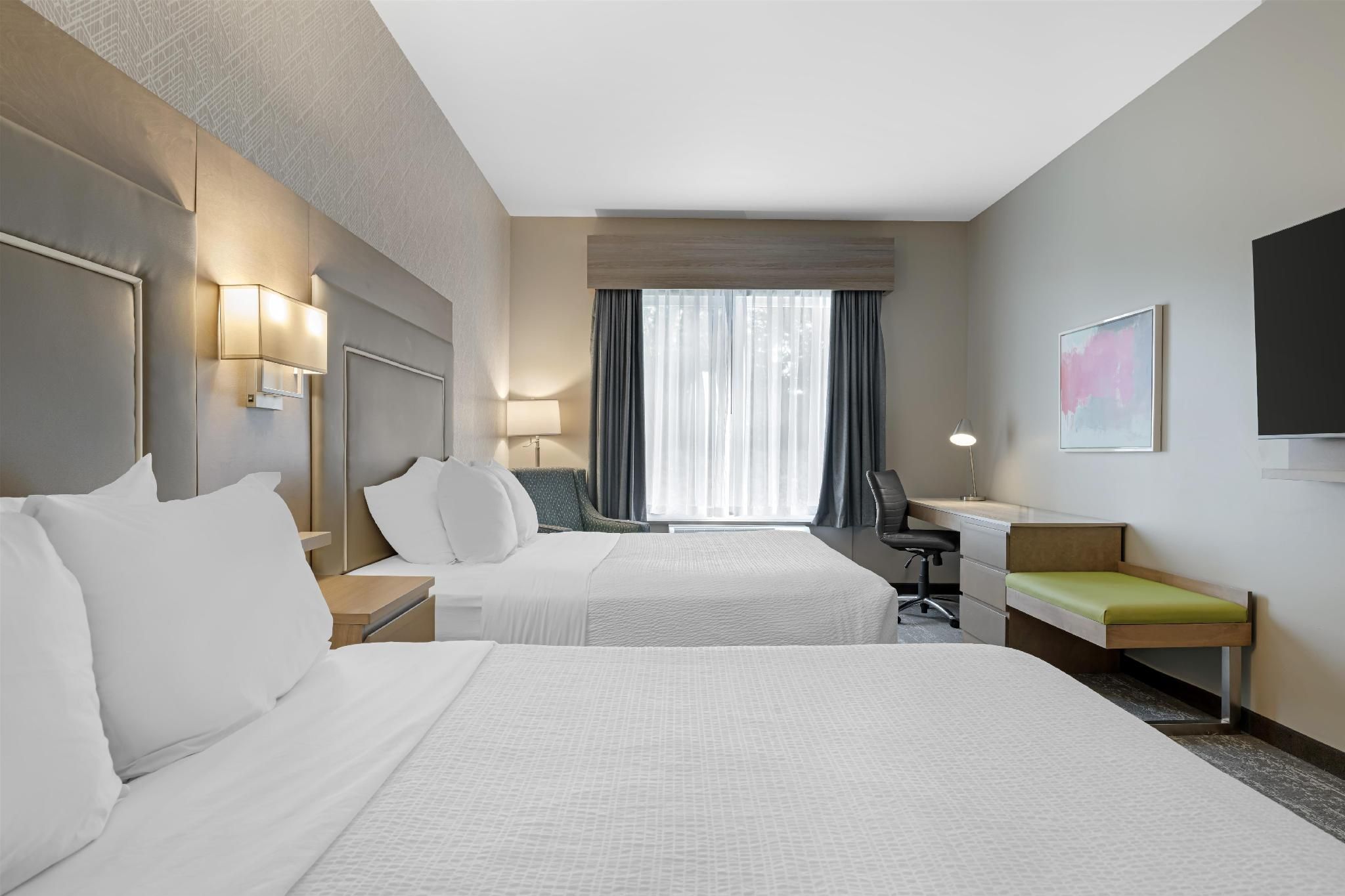 2 Queen Beds, Nonsmoking, Business Class