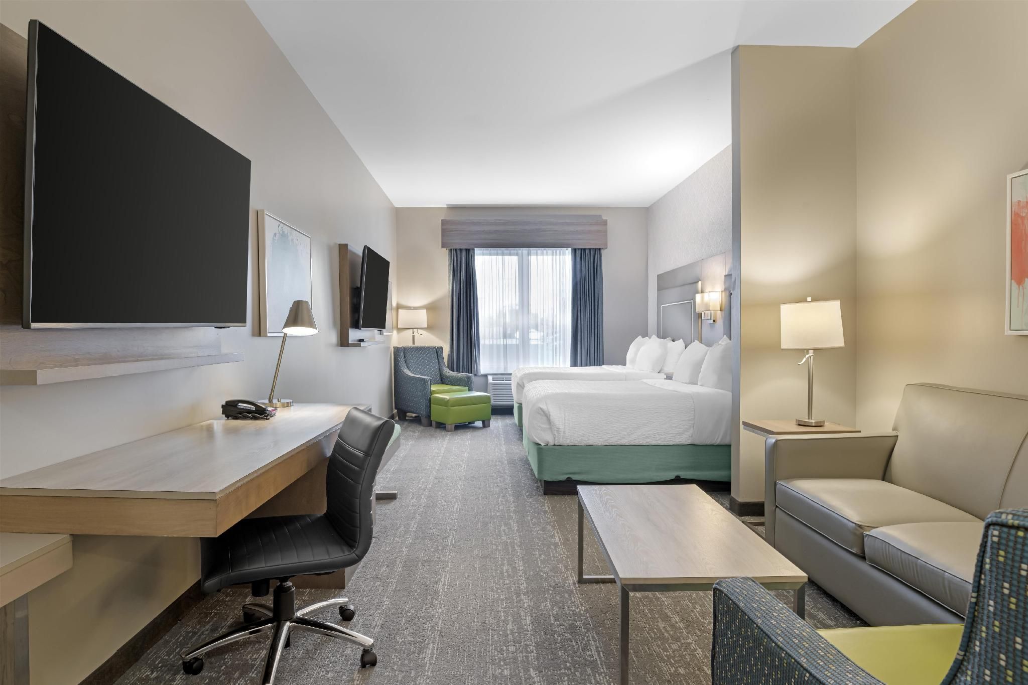 2 Queen Beds, Non-smoking, Sofabed, Work Desk, Microwave And Refrigerator, Wi-fi, Shower Only, Full