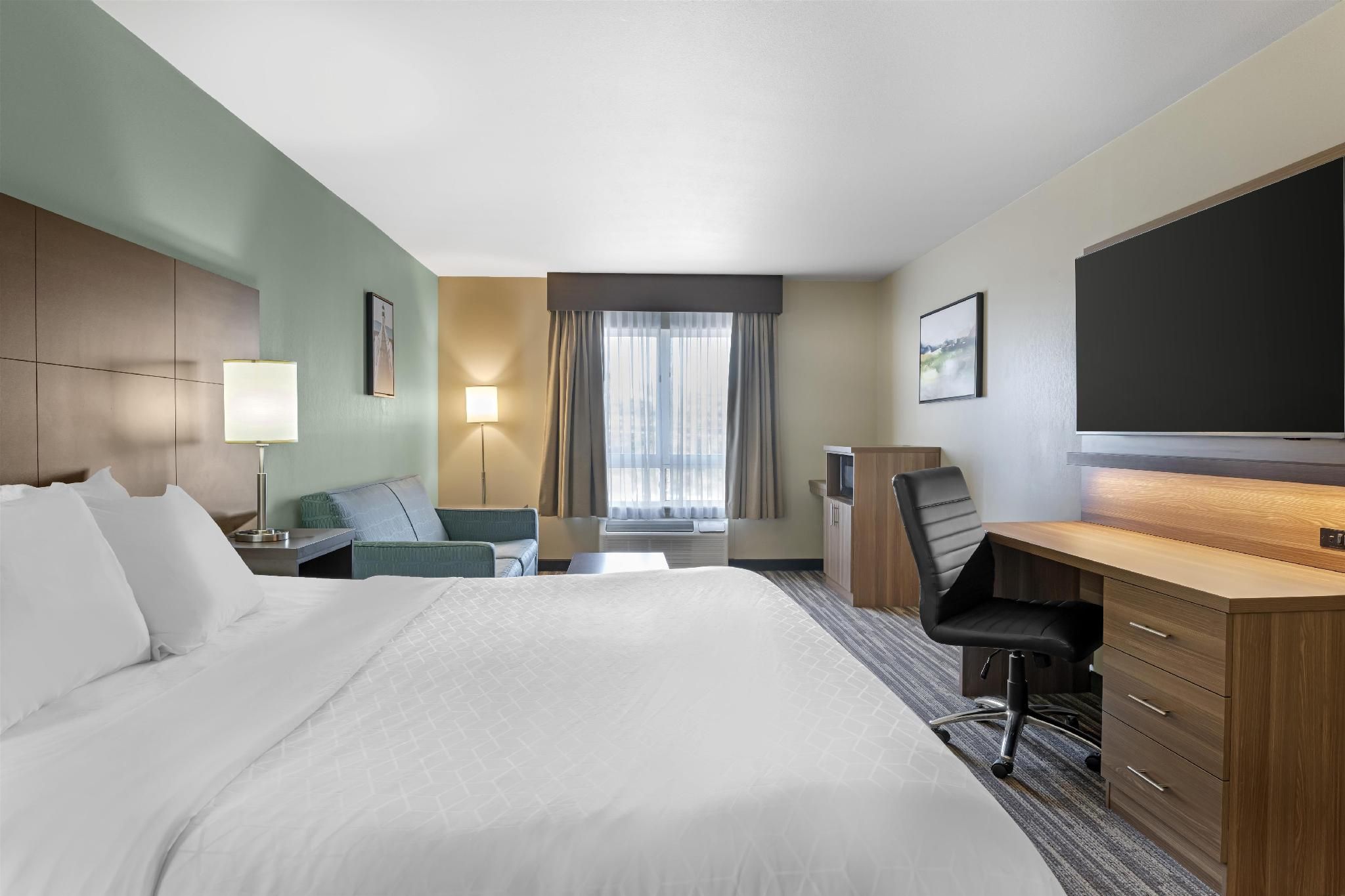 Best Western Plus Dartmouth Hotel & Suites Accessibility - 1 King, Walk-in Shower, Nonsmoking 2