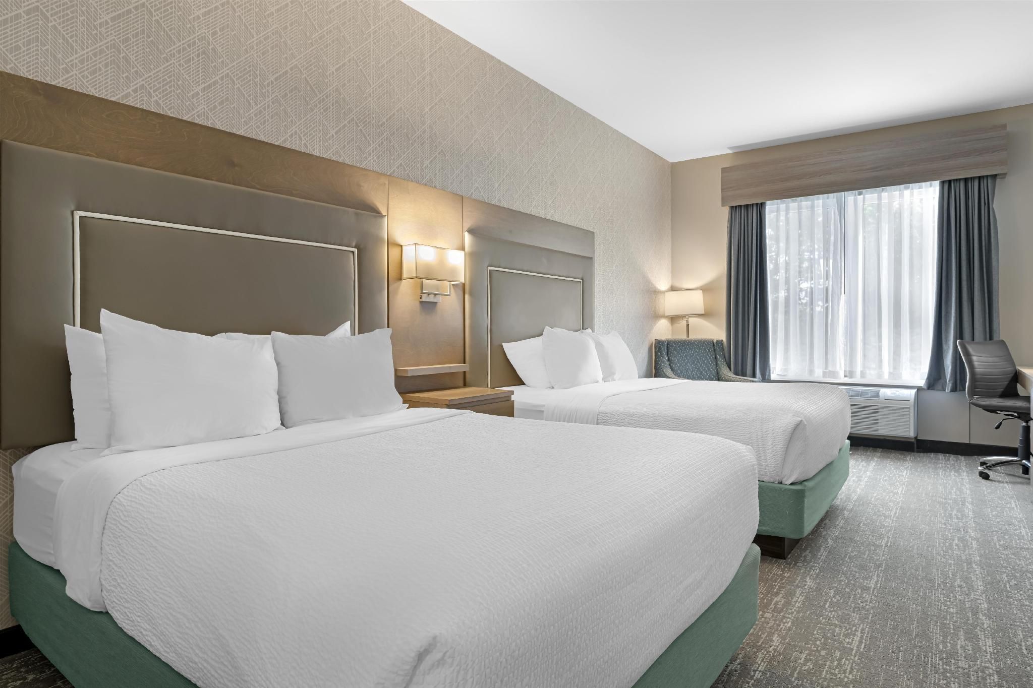 2 Queen Beds, Nonsmoking, Business Class