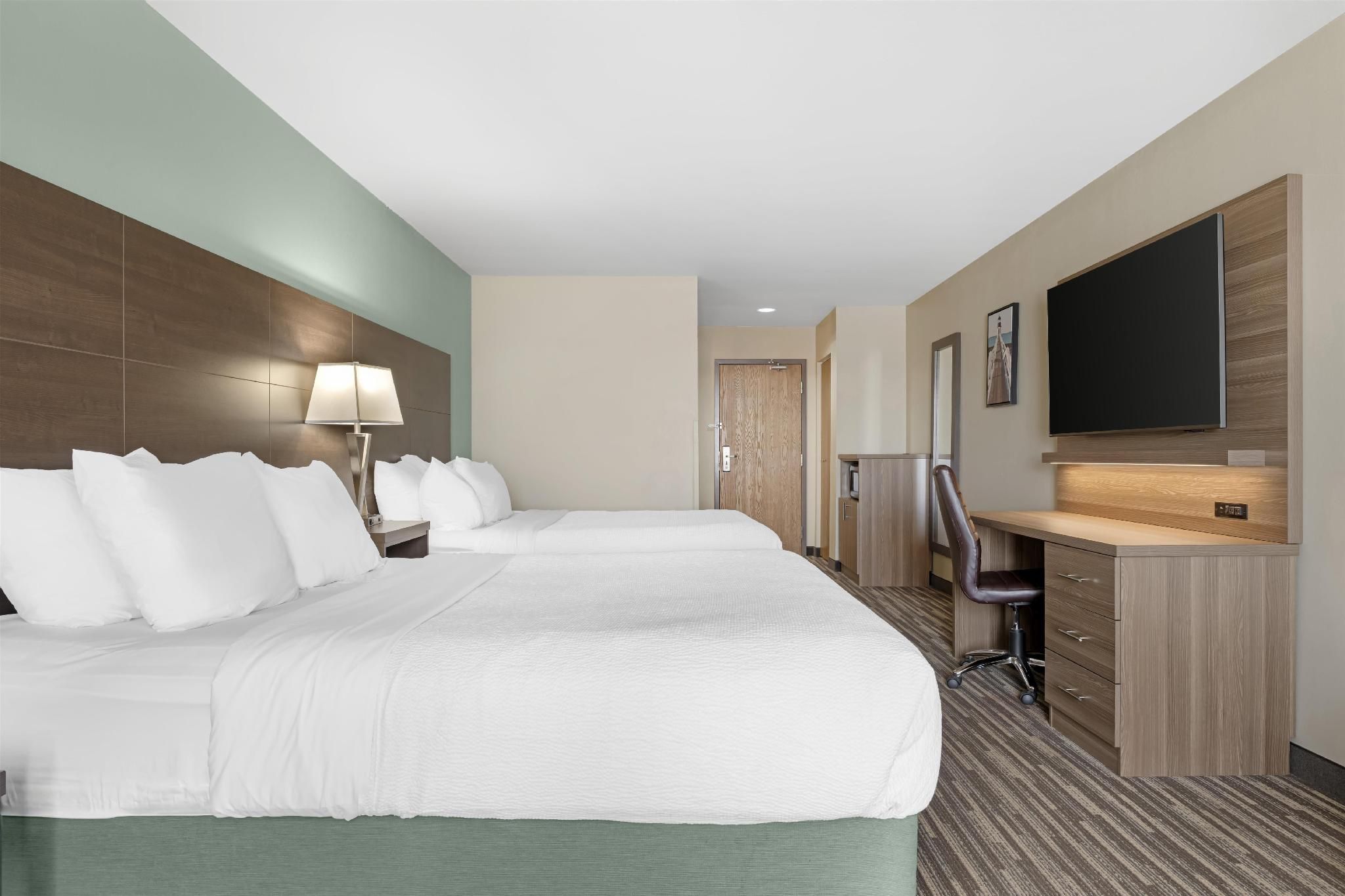 2 Queen Beds, Non-smoking, Work Desk, Mini Fridge, Wi-fi, Shower Only, Full Breakfast