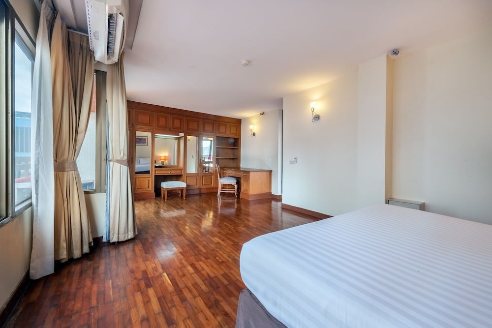 undefined Bandara Silom Suites 5